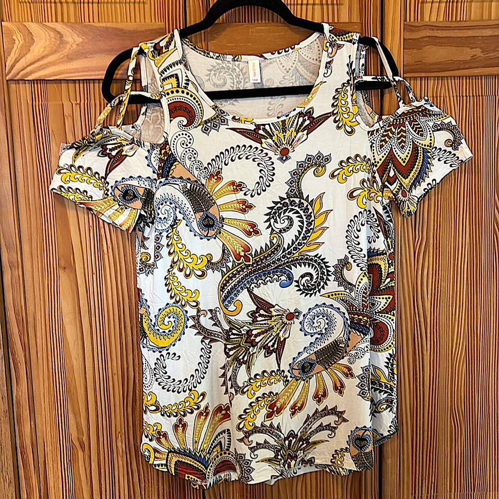 Niloufo PaisleyFloral Strappy Cold Shoulder Top Size Large